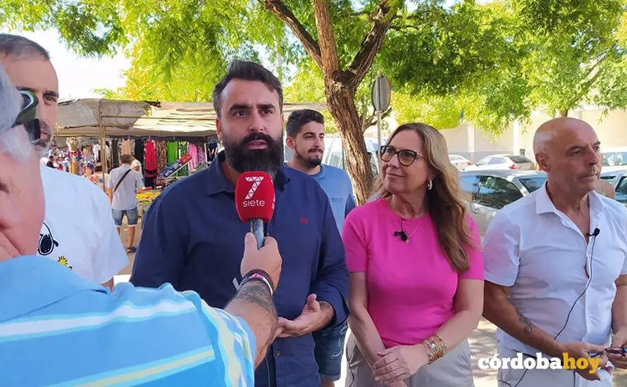 Alberto Mayoral atiende a los medios en el Sector Sur