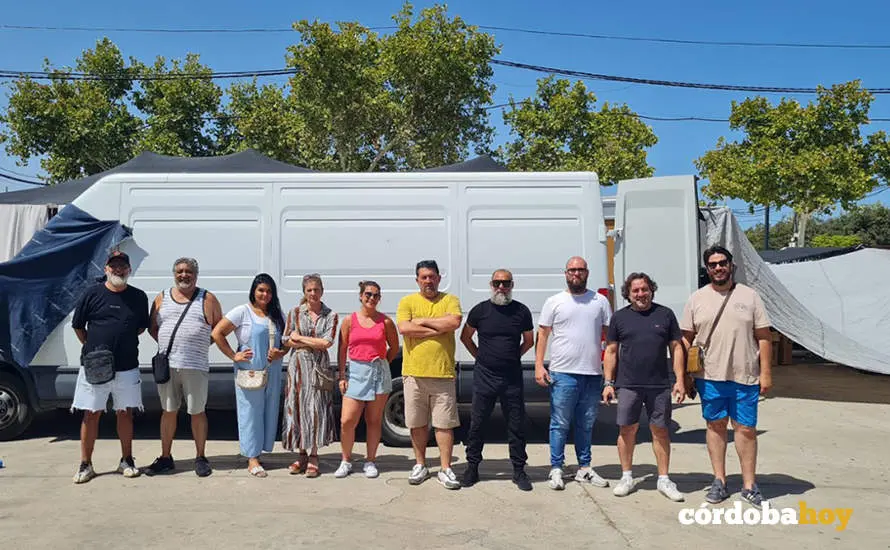 Miembros de Comacor en el mercado de El Arenal