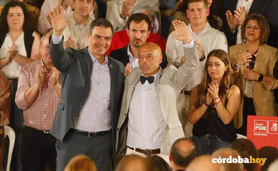Pedro S&aacute;nchez y Antonio Hurtado, en un acto del PSOE en abril en C&oacute;rdoba FOTO RAFAEL MADERO (EUROPA PRESS)