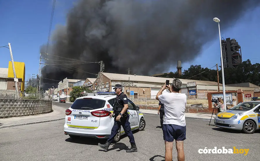 Incendio en el pol&iacute;gono de Chinales