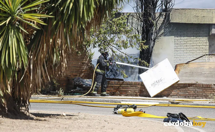 Incendio en el pol&iacute;gono de Chinales