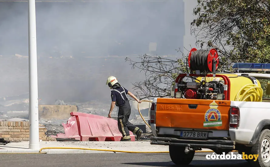 Incendio en el pol&iacute;gono de Chinales