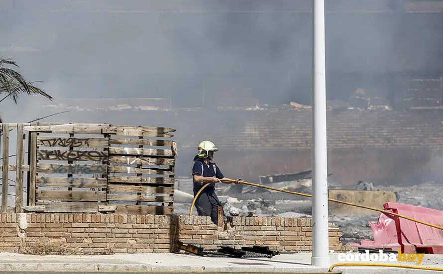 Incendio en el pol&iacute;gono de Chinales