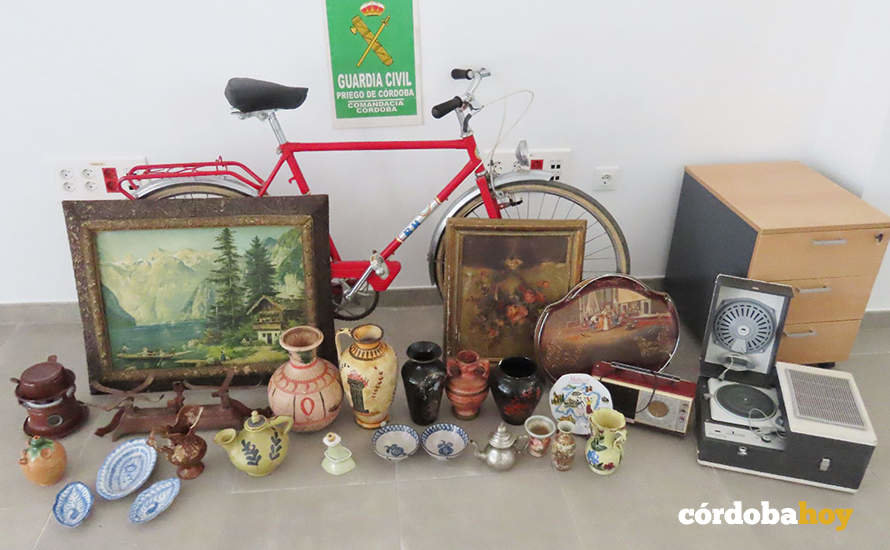 Objetos antiguos recuperados por la Guardia Civil de Priego de Córdoba