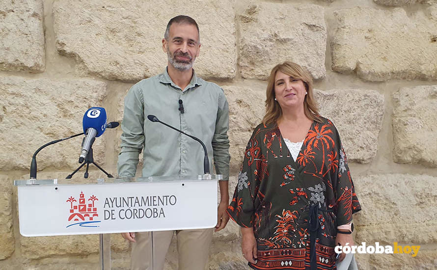 Los ediles del PSOE Ángel Ortiz y Ana López