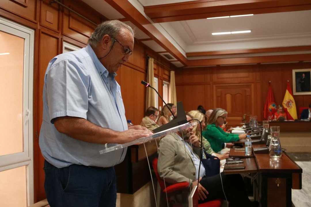 Paco Moro en su intervención en el Pleno de septiembre FOTO RAFA MELLADO SENIOR