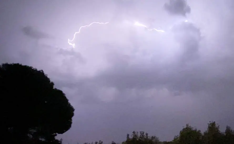 Tormenta el&eacute;ctrica en la capital cordobesa en una imagen de archivo