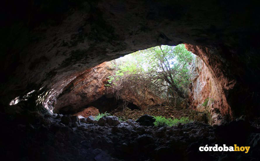 Entrada a la cueva de los Mármoles, en Priego de Córdoba