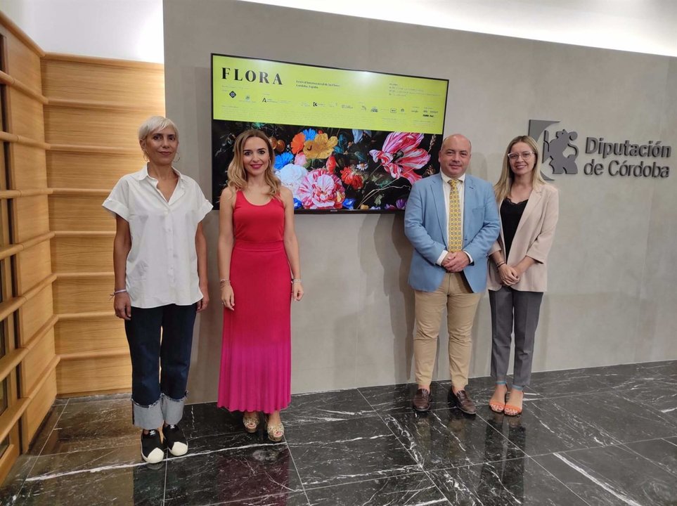 Autoridades en la presentación de la actividad que Flora llevará a cabo en Palma del Río