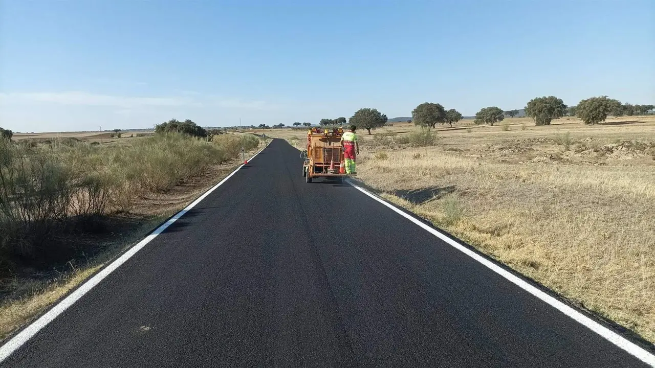 Mejora del firme de la carretera A-3279 de Hinojosa del Duque a Valsequillo