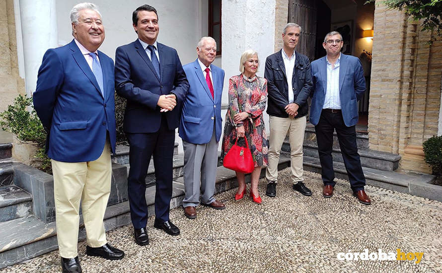El alcalde con representantes de la Fundación Antonio Gala para anunciar los homenajes al poeta