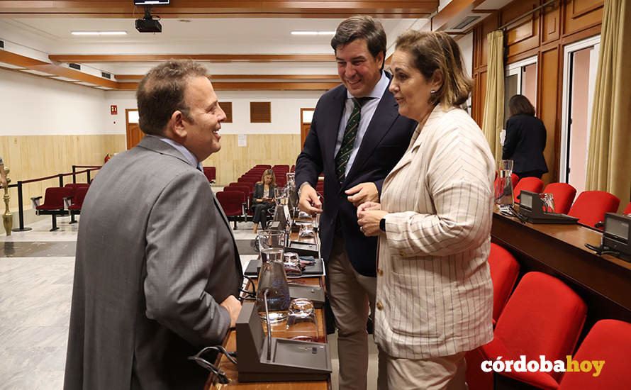 Julián Urbano, Jesús Coca y Blanca Torrent en el Pleno de hoy FOTO RAFA MELLADO SENIOR