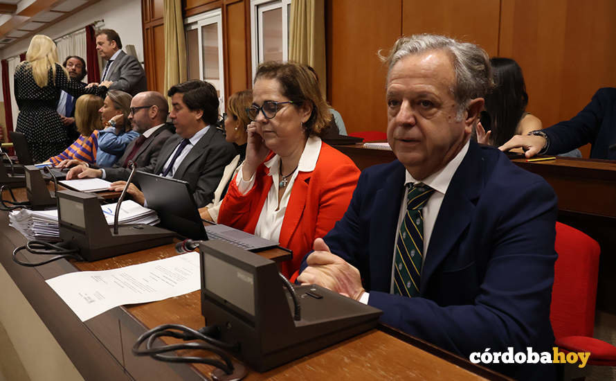 Blanca Torrent y Salvador Fuentes en el Pleno de ordenanzas fiscales para 2024 FOTO RAFA MELLADO SENIOR