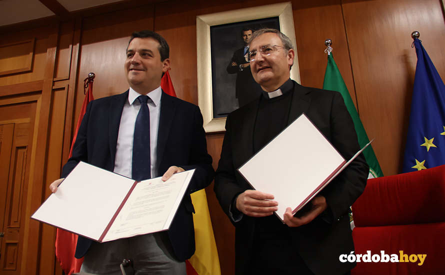 Firma del convenio marco de colaboración entre Ayuntamiento y Cabildo Catedral FOTO RAFA MELLADO SENIOR