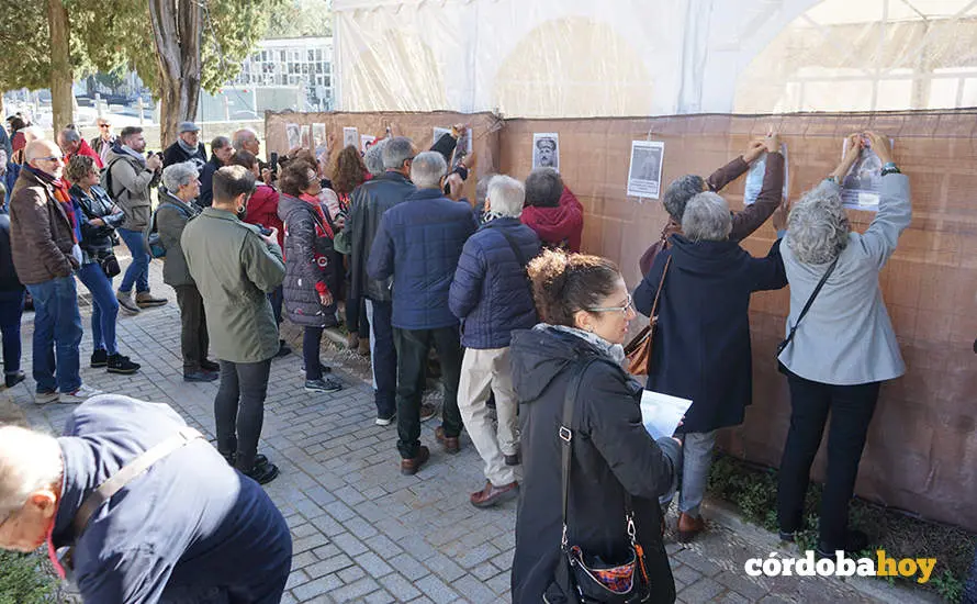 Acto de la Plataforma Comisi&oacute;n de la Verdad de C&oacute;rdoba en el cementerio de Nuestra Se&ntilde;ora de la Salud