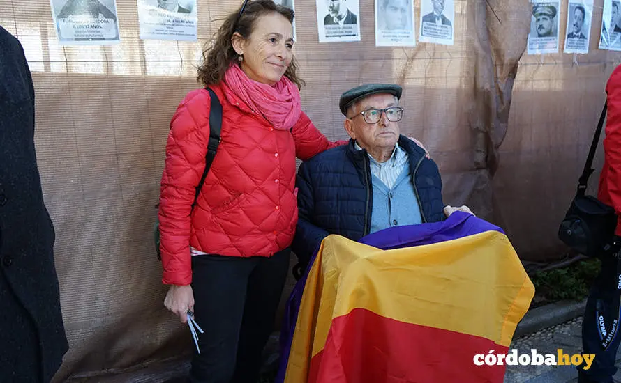 Acto de la Plataforma Comisi&oacute;n de la Verdad de C&oacute;rdoba en el cementerio de Nuestra Se&ntilde;ora de la Salud