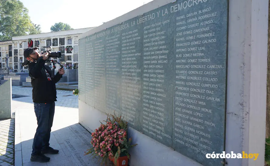 Acto de la Plataforma Comisi&oacute;n de la Verdad de C&oacute;rdoba en el cementerio de Nuestra Se&ntilde;ora de la Salud
