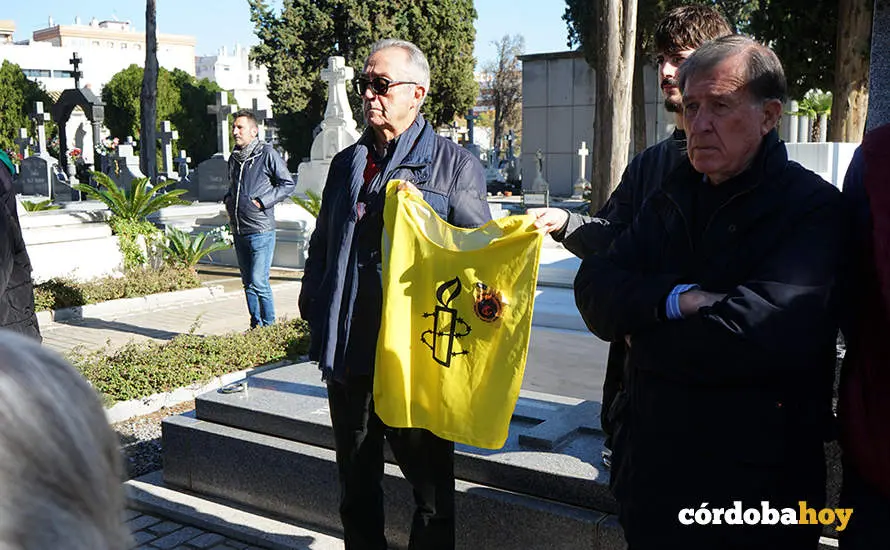 Acto de la Plataforma Comisi&oacute;n de la Verdad de C&oacute;rdoba en el cementerio de Nuestra Se&ntilde;ora de la Salud