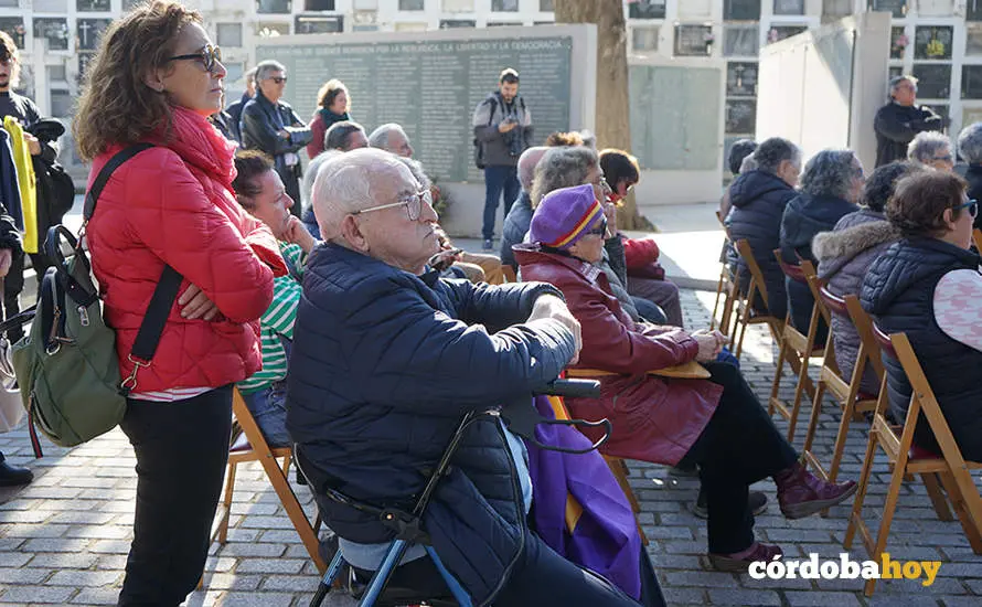 Acto de la Plataforma Comisi&oacute;n de la Verdad de C&oacute;rdoba en el cementerio de Nuestra Se&ntilde;ora de la Salud