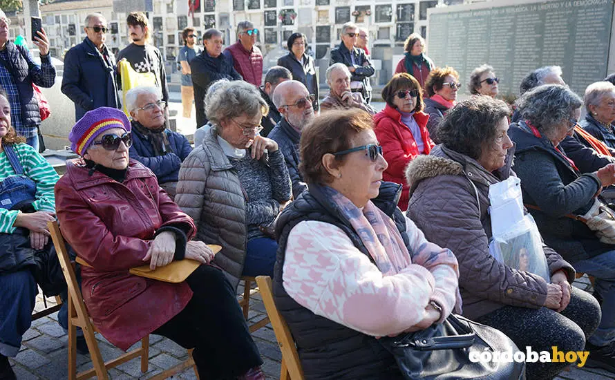 Acto de la Plataforma Comisi&oacute;n de la Verdad de C&oacute;rdoba en el cementerio de Nuestra Se&ntilde;ora de la Salud