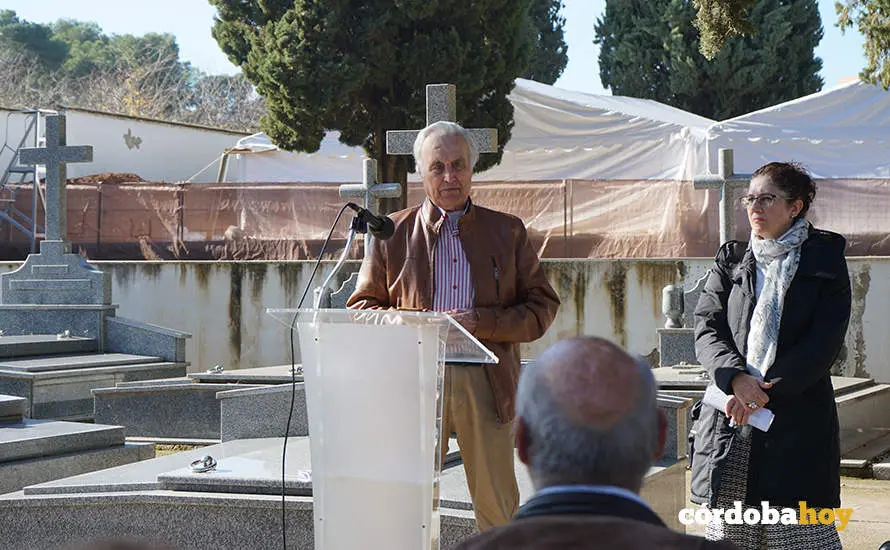 Acto de la Plataforma Comisi&oacute;n de la Verdad de C&oacute;rdoba en el cementerio de Nuestra Se&ntilde;ora de la Salud