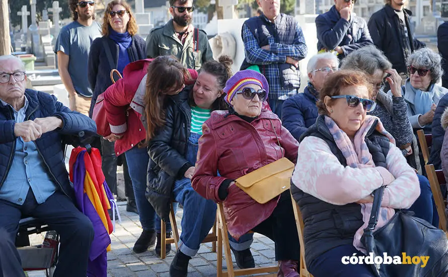 Acto de la Plataforma Comisi&oacute;n de la Verdad de C&oacute;rdoba en el cementerio de Nuestra Se&ntilde;ora de la Salud