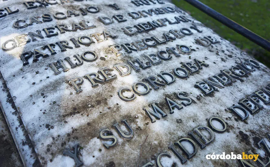 Detalle de la tumba del general Cascajo