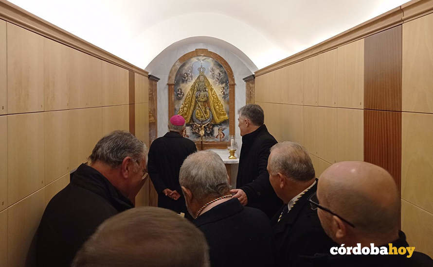 El obispo de Córdoba bendice el nuevo columbario del Santuario de la Virgen de la Sierra