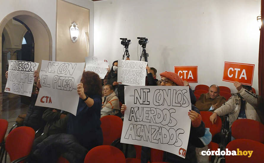 Protesta de trabajadoras de Ayuda a Domicilio en Montilla