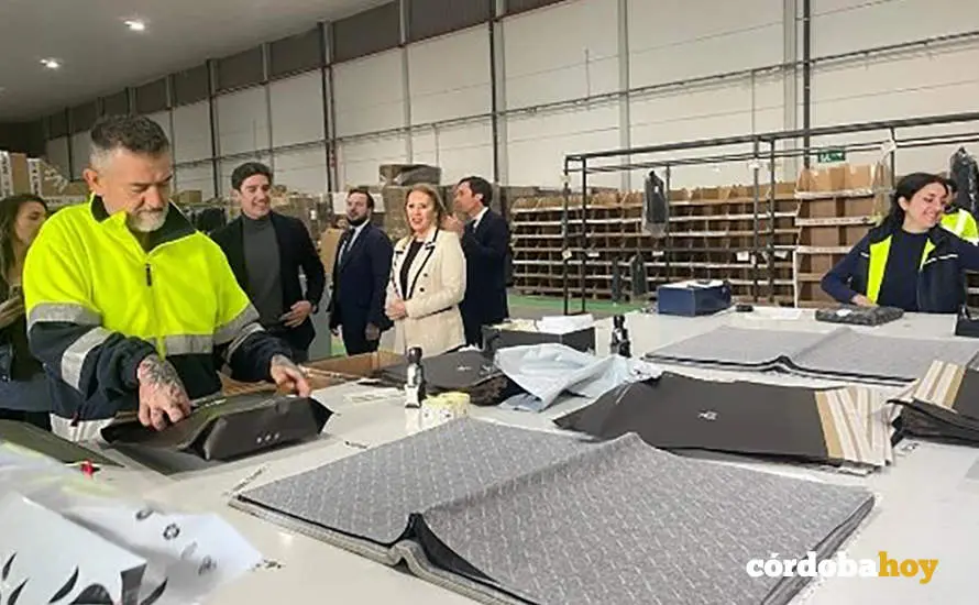 Carolina Espa&ntilde;a visita la empresa cordobesa Silbon