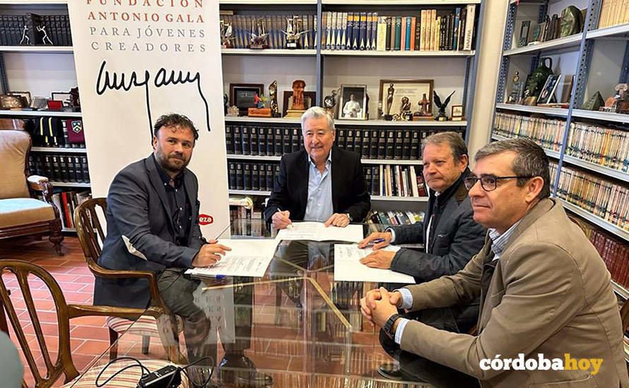 Firma del acuerdo entre la Fundación Antonio Gala, la Federación de Peñas Cordobesas y el Real Centro Filarmónico de Córdoba Eduardo Lucena