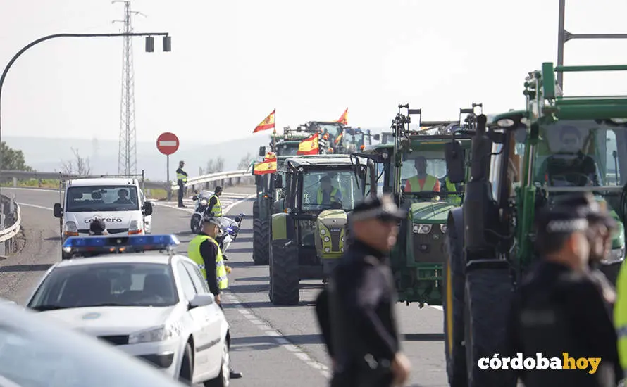 Tractorada-protesta del campo cordob&eacute;s