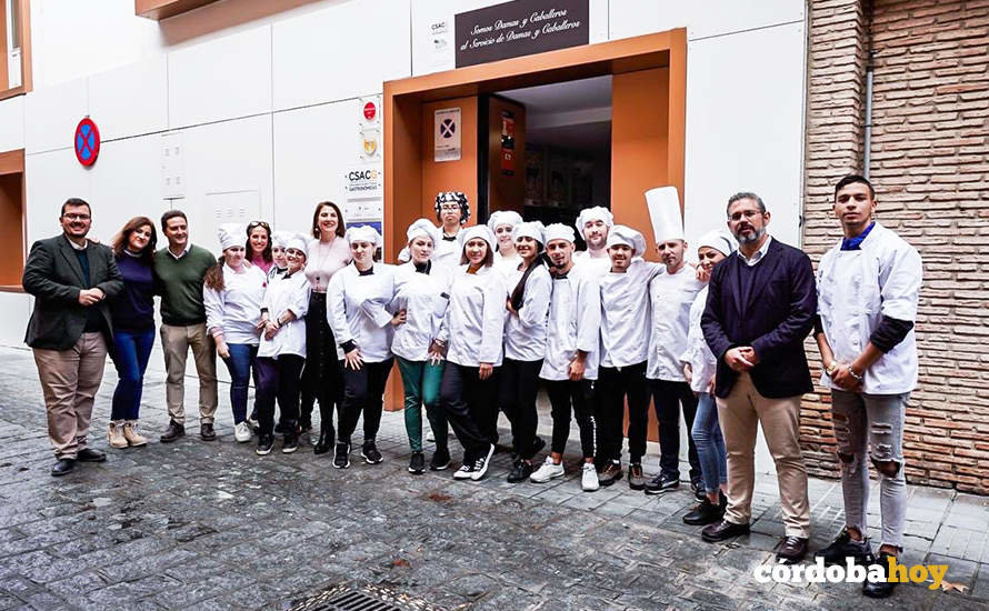 Curso de ayudante de cocina, desarrollada en el restaurante 'La Casa de Manolete Bistró' FOTO PATRICIA CACHINERO