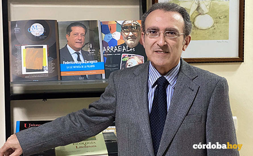 El director de la revista y editorial 'Ánfora Nova', el escritor y académico José María Molina