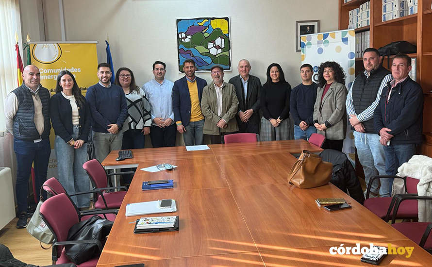 Reunión de alcaldes y alcaldesas pertenecientes a las comunidades energéticas cooperativas Guadiato 1 y 2