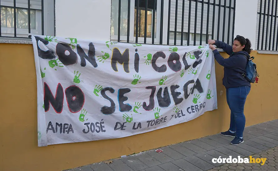 Concentraci&oacute;n a las puertas del CEIP Jos&eacute;&nbsp;de la Torre y el Cerro de El Naranjo