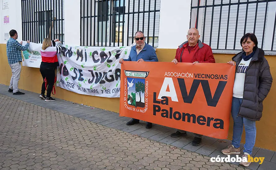 Concentraci&oacute;n a las puertas del CEIP Jos&eacute;&nbsp;de la Torre y el Cerro de El Naranjo