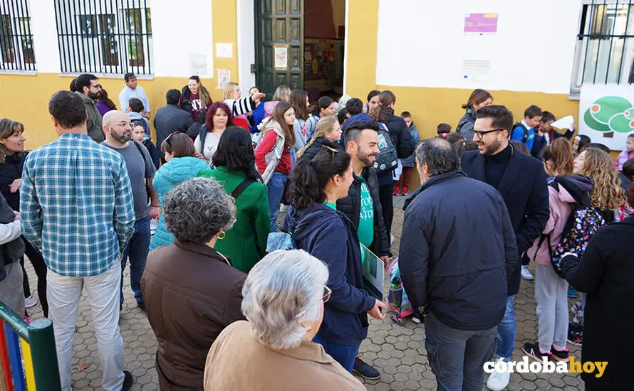 Concentraci&oacute;n a las puertas del CEIP Jos&eacute;&nbsp;de la Torre y el Cerro de El Naranjo