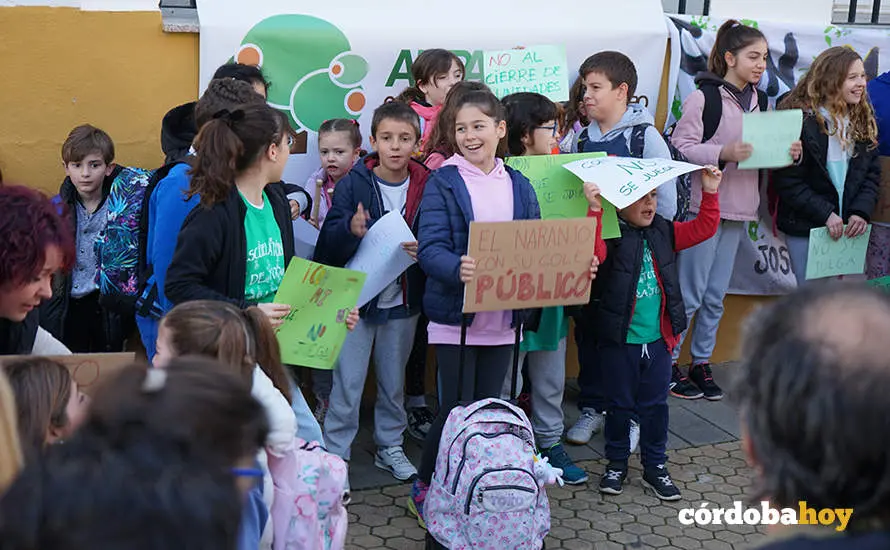 Concentraci&oacute;n a las puertas del CEIP Jos&eacute;&nbsp;de la Torre y el Cerro de El Naranjo