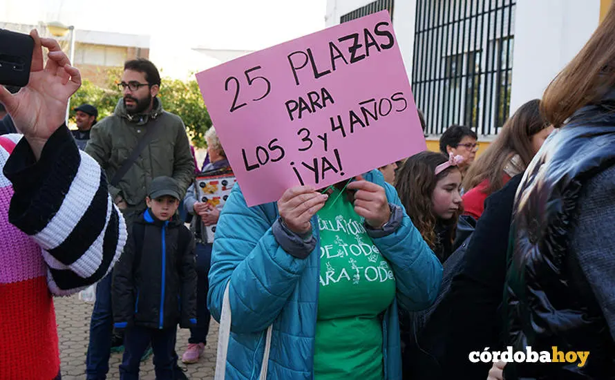 Concentraci&oacute;n a las puertas del CEIP Jos&eacute;&nbsp;de la Torre y el Cerro de El Naranjo