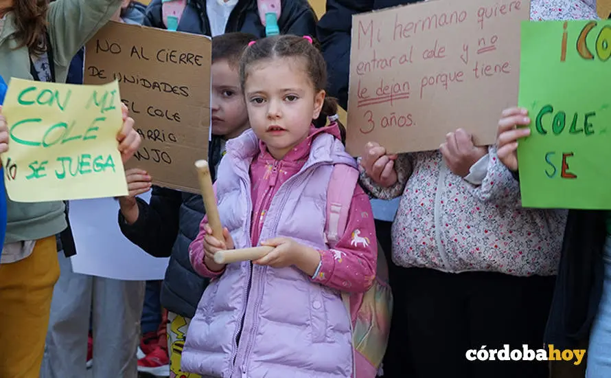 Concentraci&oacute;n a las puertas del CEIP Jos&eacute;&nbsp;de la Torre y el Cerro de El Naranjo