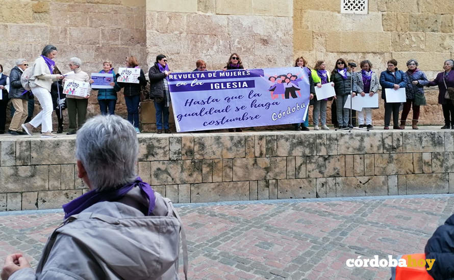 Concentración de la Revuelta de Mujeres en la Iglesia en la Puerta de San Miguel de la Mezquita-Catedral