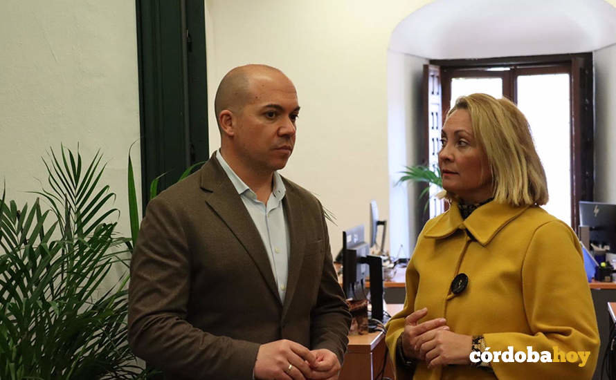 Rafa Villarreal y la también diputada provincial del PSOE Mamen Pozón