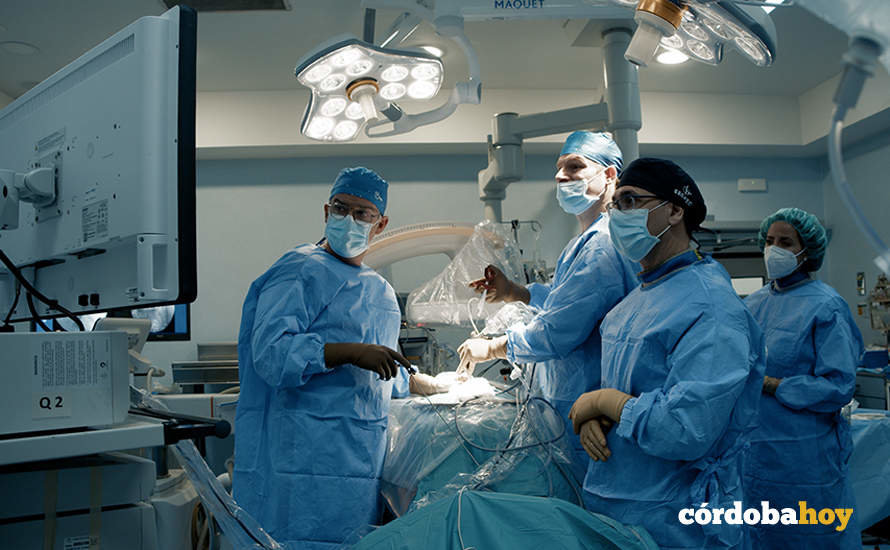 Intervención de columna en el Reina Sofía con cirugía endoscópica