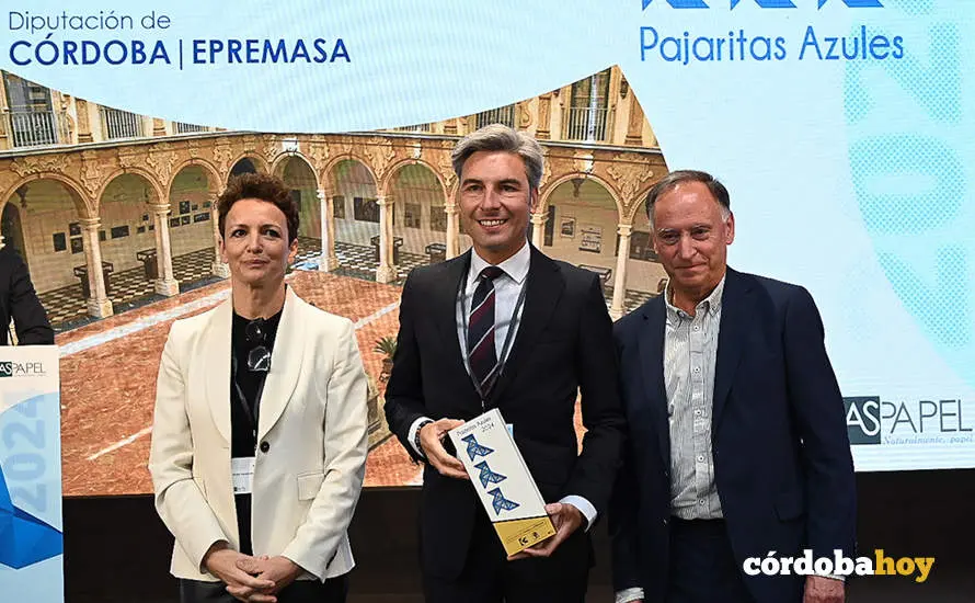 Andr&eacute;s Lorite recibe las 'Pajaritas Azules' para Emproacsa