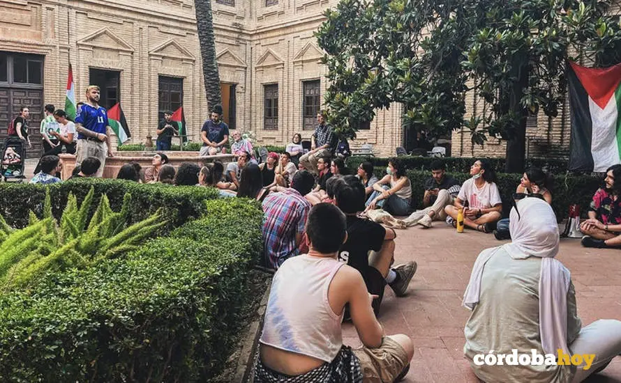 Encierro de estudiantes en la Facultad de Filosof&iacute;a y Letras FOTO Instagram de Juventud C&oacute;rdoba x Palestina