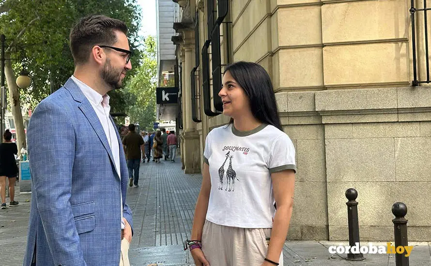 Los representantes de las formaciones pol&iacute;ticas que integran la coalici&oacute;n Sumar Jos&eacute; Carlos Ruiz y Raquel Arranz