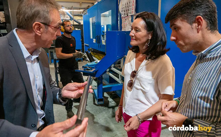 Visita de Rafi Cresp&iacute;n a Codimar, en Puente Genil