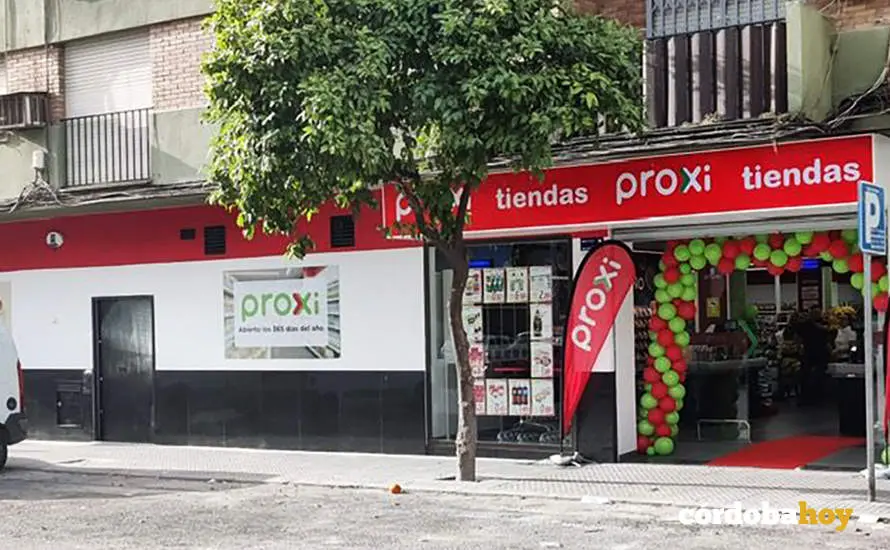 Fachada de la nueva tienda Proxi en la Fuensanta