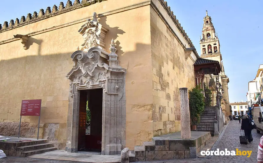 La puerta de la Grada Redonda de la Mezquita-Catedral de C&oacute;rdoba, reci&eacute;n restaurada, en una imagen de archivo